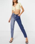 Missguided - Blå mom-jeans i flere nuancer med farveblok