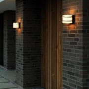 Fluktus 13 udendørs væglampe med lameller, B 13cm