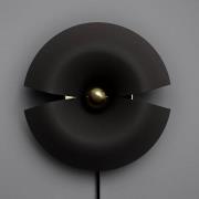 AYTM Cycnus væglampe, sort, Ø 30 cm, stik, aluminium, E27