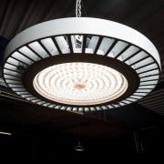 LED-spotlight til hal FLC 840 pendellinse 66° 106W