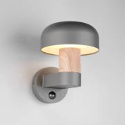Udendørs væglampe Fraser Sensor, grå/trælook, aluminium IP54 E27