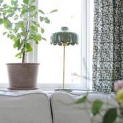 PR Home bordlampe Wells, grøn/guldfarvet, højde 50 cm