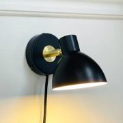 Dyberg Larsen væglampe Lilje, sort, Ø 16 cm, metal