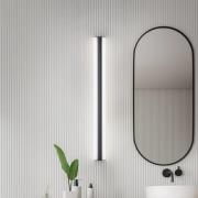 Helestra LED-spejllampe LOOM, længde 120 cm, sort, IP44