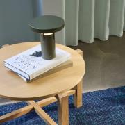 HÜBSCH LED-batteridrevet bordlampe BringMe Mini, mørkegrøn, 20 cm