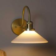 PR Home væglampe August, guldfarvet/opal, højde 25 cm, E27