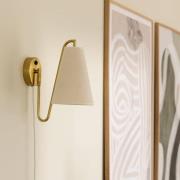 Globen Lighting væglampe Lou Bouclé, hvid/messing, stof