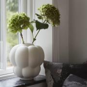 AYTM Vase Uva, keramik, hvid, Ø 26 cm, drueform