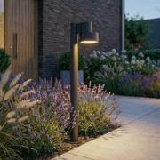 Lucande LED-vejlampe Elune, mat sort, IP44, højde 77 cm