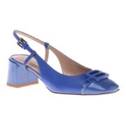 Court shoe in blue calfskin