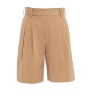 Beige Bermuda Shorts Elevate Summer Garderobe