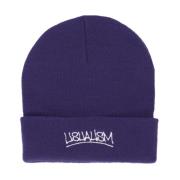 Lilla Beanie Hat med Broderet Logo