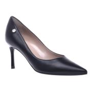 Court shoes in black nappa