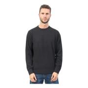 Sort sweater med flettet design