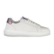 Sporty hvide sneakers med kontrastdetaljer