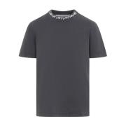 T-shirt med broderi til stilfuldt look