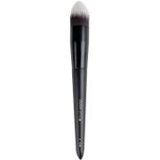 Brushworks No. 4 Tapered Precision Buffing Brush