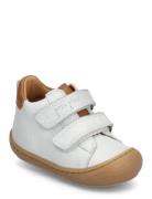 Walkers™ Velcro Shoe Pom Pom White