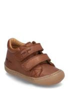 First™ Sport Velcro Shoe Pom Pom Brown