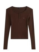 Tjw Slim Sh Irregular Rib Ls Tommy Jeans Brown