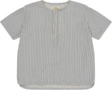 Konges Sløjd ACE SS Shirt Gots Str 18M - Stripe Bluie Toppe hos Magasi...