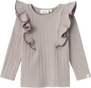 Lil' Atelier Nmfnara LS Slim TOP LIL Str 92 - Etherea Bluser hos Magas...