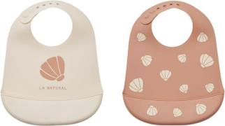 Liewood Tilda Printed Bib 2pack Shell / Pa ONE SIZE - Hagesmække hos M...