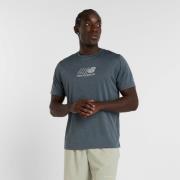 New Balance Athletics Reflective Graphic Tshirt M - Baselayer hos Maga...