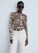 MANGO Zebra Asymmetrical Neck Tshirt Kvinde Brown Toppe Str S - hos Ma...