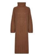 Slfnew Elina Ls Knit Highneck Dress B Knælang Kjole Brown Selected Fem...