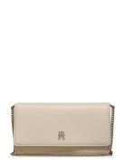 Th Refined Chain Crossover Bags Crossbody Bags Cream Tommy Hilfiger