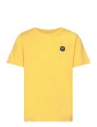 Regular Fit Badge T-Shirt - Gots/Ve Tops T-Kortærmet Skjorte Yellow Kn...