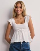 Nelly - Hvid - Cute Frill Tie Top