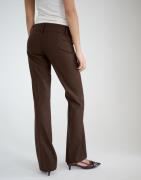 Nelly - Brun - Super Low Waist Flare Suit Pant