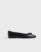 Michael Kors - Sort - Nori Flat