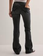 Nelly - Sort - Low Waist Perfect Bootcut Jeans