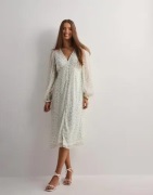 Vero Moda - Hvid - Vmsmilla Ls V-Neck Calf Dress Wvn G