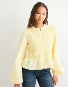 Nelly - Gul - Flirty Smock Blouse