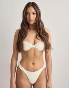 Nelly - Hvid - Ruffle Bikini Panty