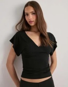 Nelly - Sort - Soft Plunge Top