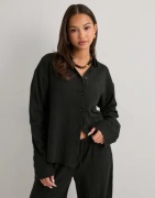 Nelly - Sort - Easy Breeze Shirt