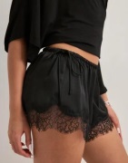 Nelly - Sort - Sassy Lace Shorts