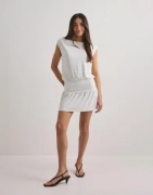 Nelly - Hvid - Soft Shoulder Mini Dress